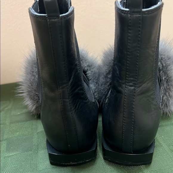 Dymonlatry Elegant Black Leather Ankle Boots with Fur Trim - Picture 14 of 14